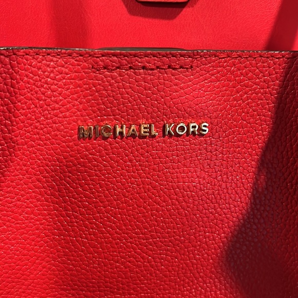 Michael’s red crossbody bag 🔥 - Picture 2 of 6